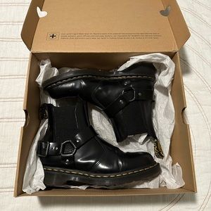 Dr Martens Wincox boots